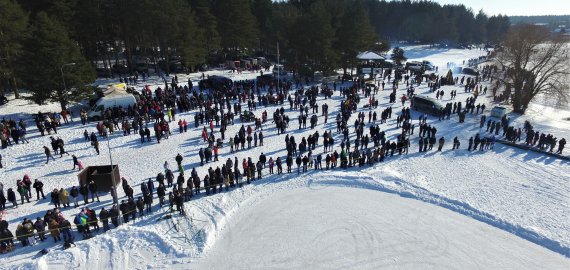 Žiemos šventė prie Rokiškio ežero sukvietė tūkstančius rokiškėnų (video+foto)