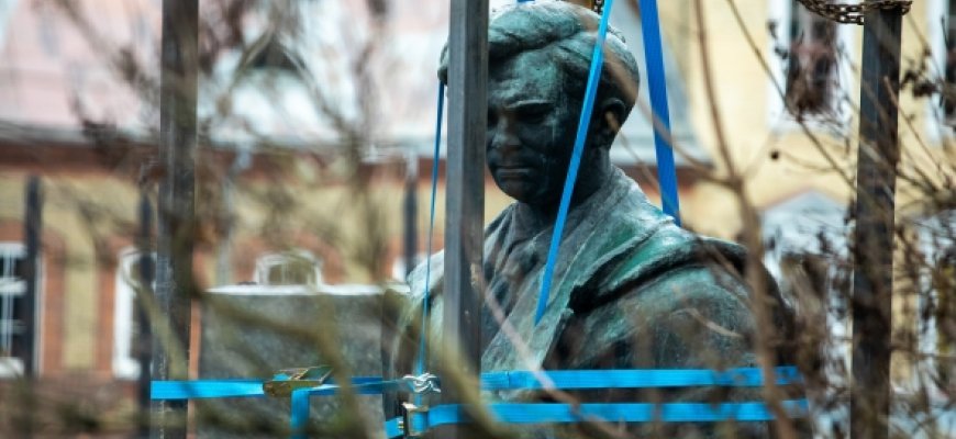 Pusė Lietuvos gyventojų linkę palikti sovietmečio paminklus – Vilmorus/BNS apklausa