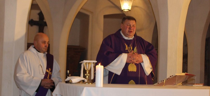 Mirusiųjų atminimas: rokiškėnai meldėsi nuotoliniu būdu (video +foto)