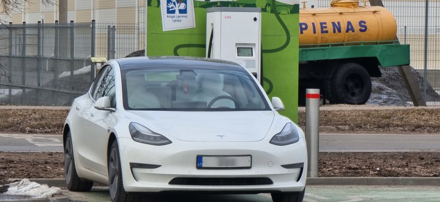 „Ignitis“ planai Rokiškyje – naujos elektromobilių įkrovimo stotelės bei kiti energetiniai projektai