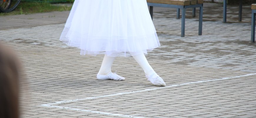 Choreografijos skyriuje jaunųjų atlikėjų - šokėjų, muzikantų konkursas „Šoku, groju namuose“