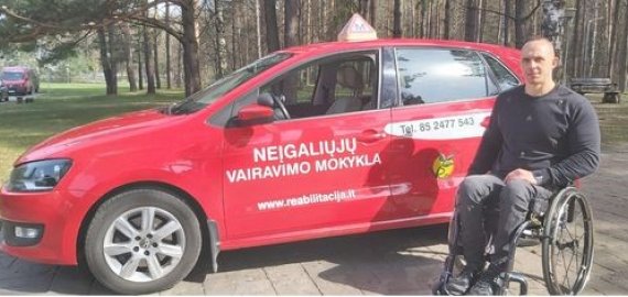 Nemokami vairavimo kursai judėjimo negalią turintiems asmenims