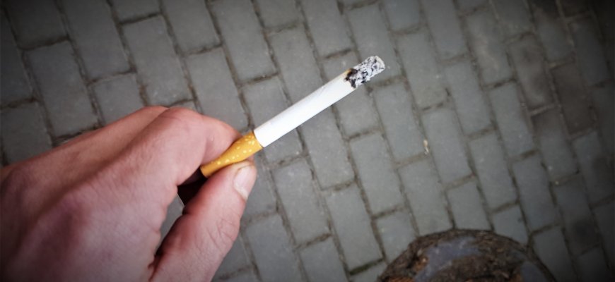 Nuo sausio 1 d. jau galima sulaukti iki 120 eurų baudos už rūkymą balkone