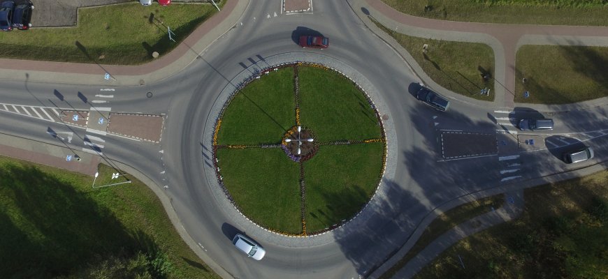 Sezoniniai Kelių eismo taisyklių pasikeitimai - važiuoti automagistralėse ir greitkeliuose bus galima greičiau, tačiau visada reikia rinktis saugų greitį