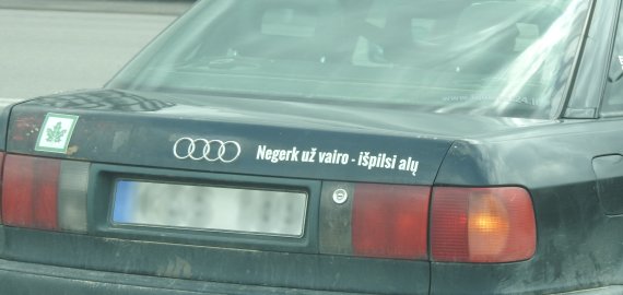 Vairuotojas neblaivus, automobilis neregistruotas
