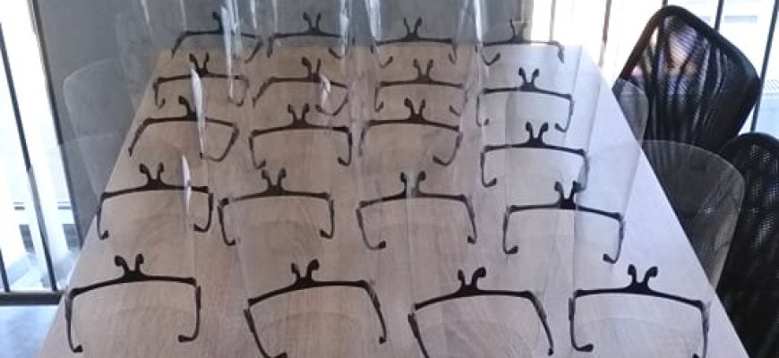 Rokiškio biblioteka 3D spausdintuvu gamina apsaugos priemones medikams (foto)