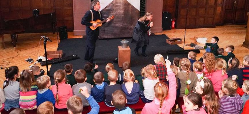Vaikus subūrė vaikų teatro „Teatriukas“ spektaklis „Žalia gyva“