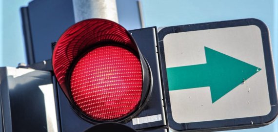 Rokiškio vairuotojų atidumui: nuo šviesoforų nuimtos žalios rodyklės