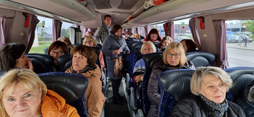 Rokiškio pedagogai palaiko kolegas: išvyko piketuoti į Vilnių