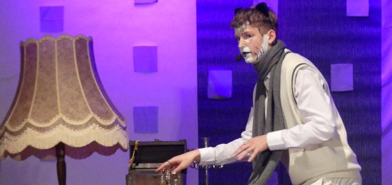 Juodupės gimnazijos moksleivių premjera – muzikinė komedija (foto+video)