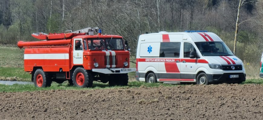 Gelbėjo užklimpusius greitosios medicinos pagalbos automobilius