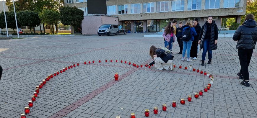 Per 100 raudonų žvakelių organų donorams atminti (foto)