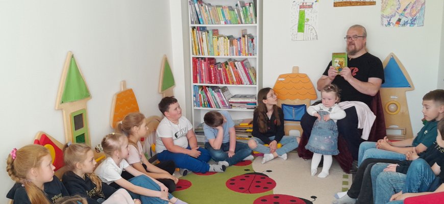 Akcija „Tėčiai skaito vaikams“ kvietė skaityti tėčius!