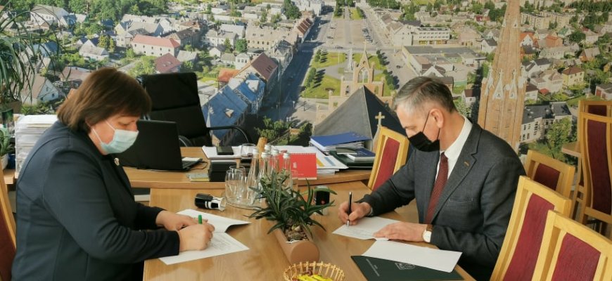 Pasirašytas susitarimas dėl bendradarbiavimo ieškant bendrų sprendimų, kurie padėtų didinti darbo ieškančių Rokiškio rajono gyventojų užimtumą