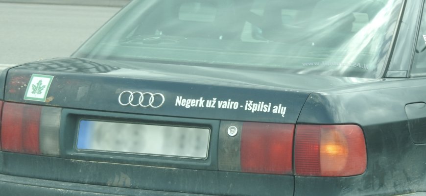 Vairuotojas neblaivus, automobilis neregistruotas