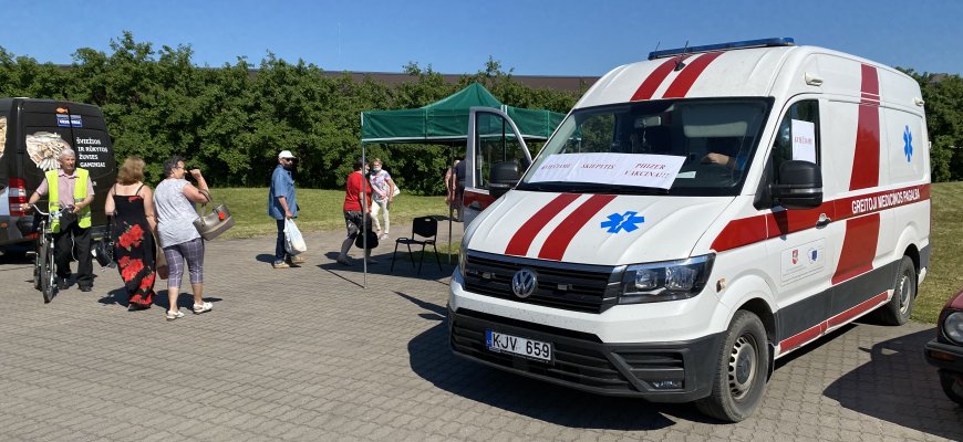 Prie Rokiškio turgaus gyventojai buvo kviečiami skiepytis nuo Covid-19