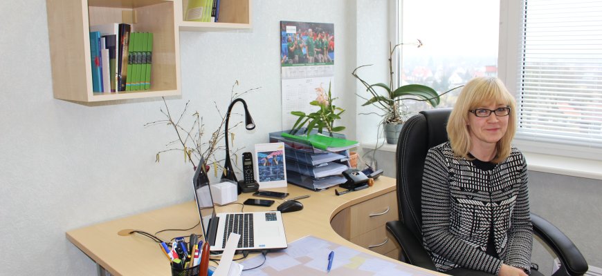 Vaiko teisių skyriaus vedėjos kasdienybė: žibančios vaikų akys ir suteiktos galimybės. Kaina – grasinančios žinutės vidurnaktį ir visai ne komplimentai...
