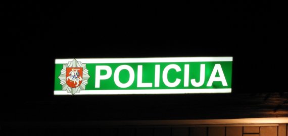 Automobilyje – balti milteliai
