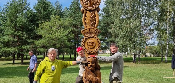 Kūryba baigėsi: papuošę L. Šepkos parką drožėjai išvyksta namo (foto+video)