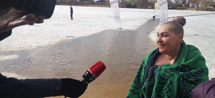 Ekstremalus plaukimas Rokiškio ežere sulaukė didelio dėmesio (video)