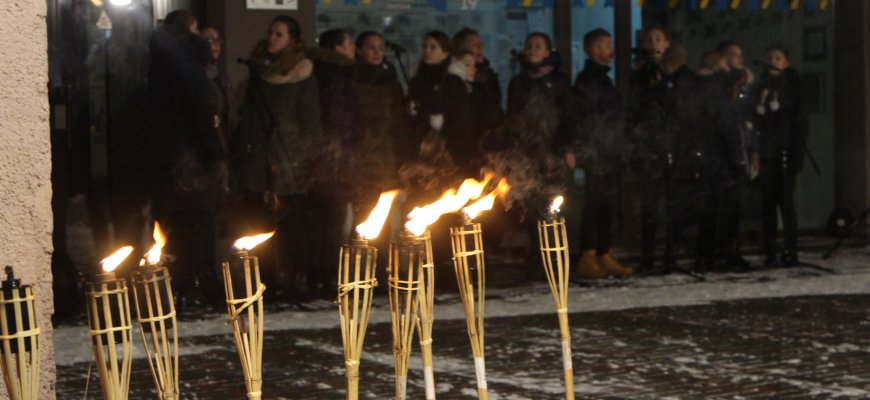 Sausio 13-oji – atminties laužai ir garbaus svečio vizitas