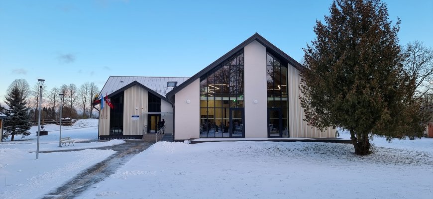 Balandžio 3 d. Obelių „Žaliojoje“ - spektaklis pagal Liudviką Didžiulienę - Žmoną „Paskubėjo...“
