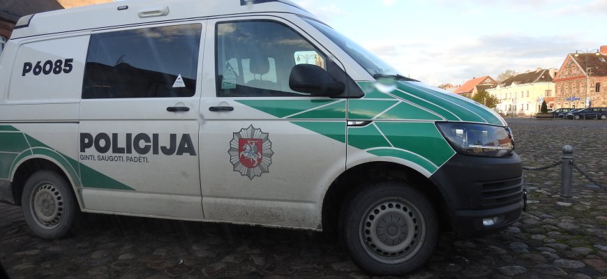 Merginos automobilyje – narkotinės medžiagos