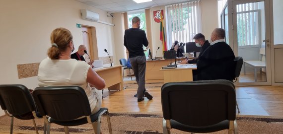 Buvusiam Rokiškio aliejinės direktoriui tenka minti Rokiškio teismo slenkstį