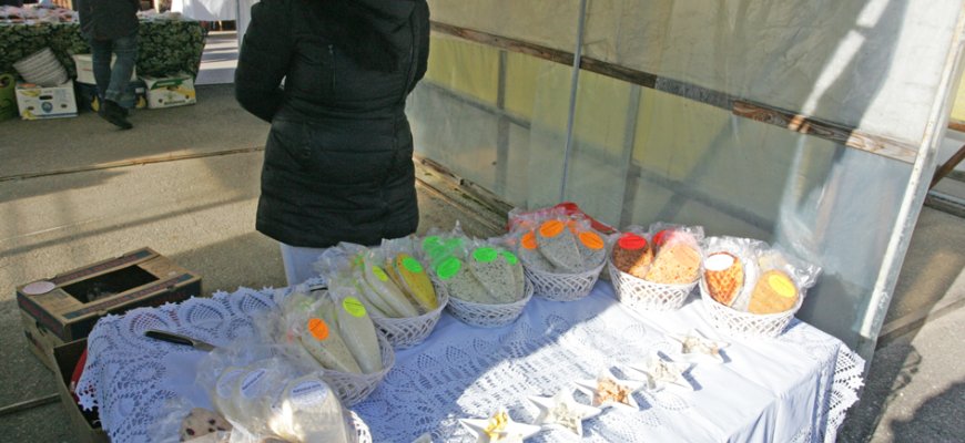 Paskatinimas prekiauti turguje ir galimybė gauti paramą