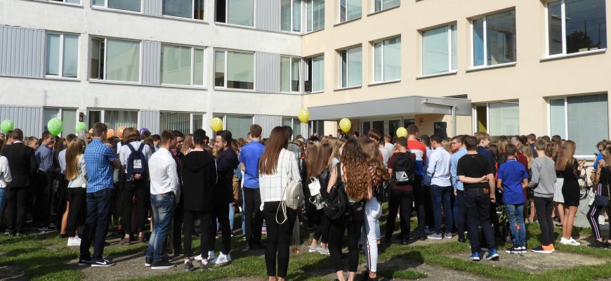 Vyriausybė pritarė - po 1000 eurų gabiausiems moksleiviams