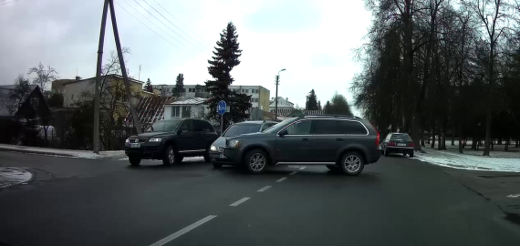 Laivės ir Vilniaus gatvių sankryžos nepasidalino du automobiliai (video)