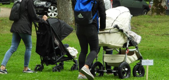 Gausioms šeimoms bei globėjams savivaldybė per metus skiria iki 20 tūkst. eurų finansinės paramos