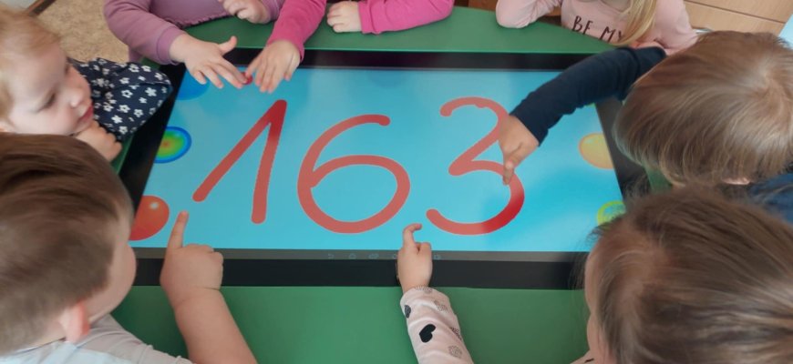 Smagios matematikos pamokos su įvairių kalbų „prieskoniu“