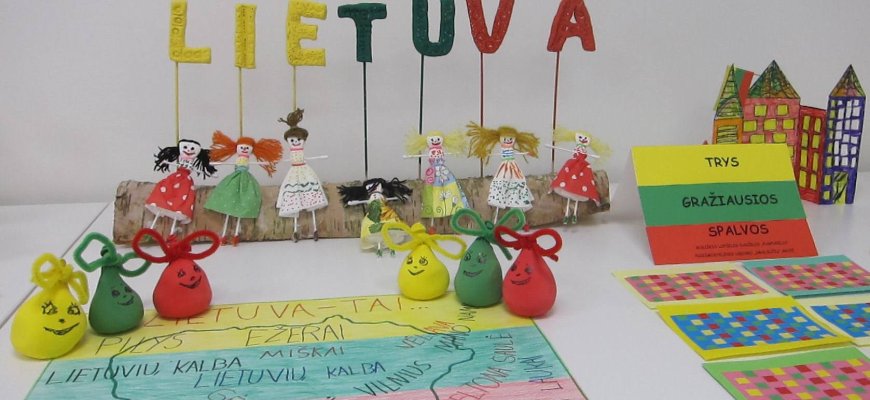 Vaikų ir jaunimo skyriuje vyksta Rokiškio lopšelio-darželio „Pumpurėlis“ paroda „Trys gražiausios spalvos“
