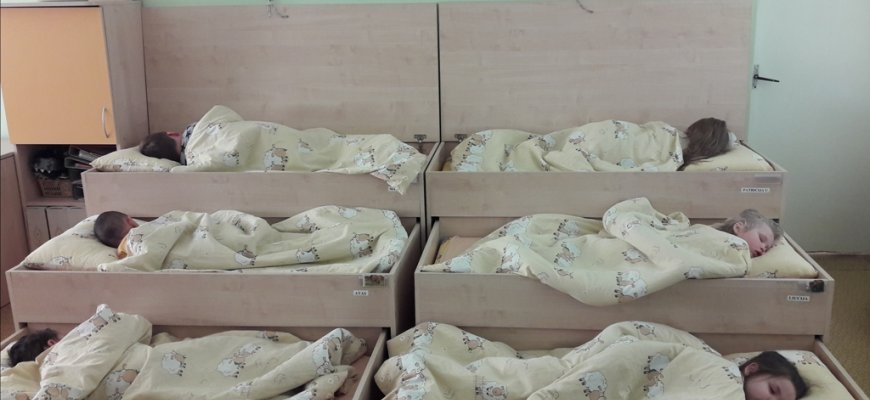 Mažųjų (ne)miegas darželyje: palengvinimas-iššūkis-natūralus procesas?