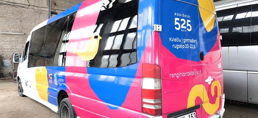 Rokiškio 525-ojo gimtadienio šventę reklamuos šventiškai papuoštas miesto autobusas
