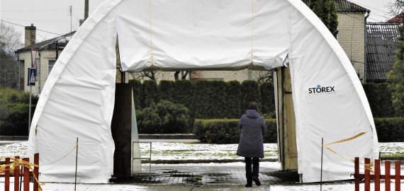 Nebeliko COVID-19 laikus menančios palapinės