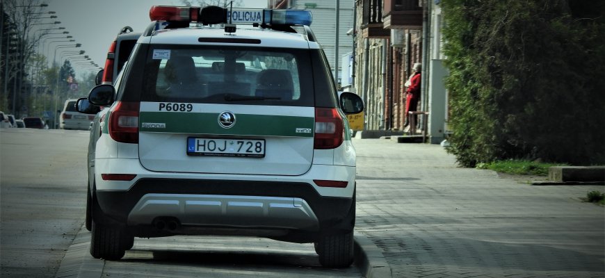 Respublikos gatvėje - muštynės ir neblaivus, peiliu ginkluotas vyras