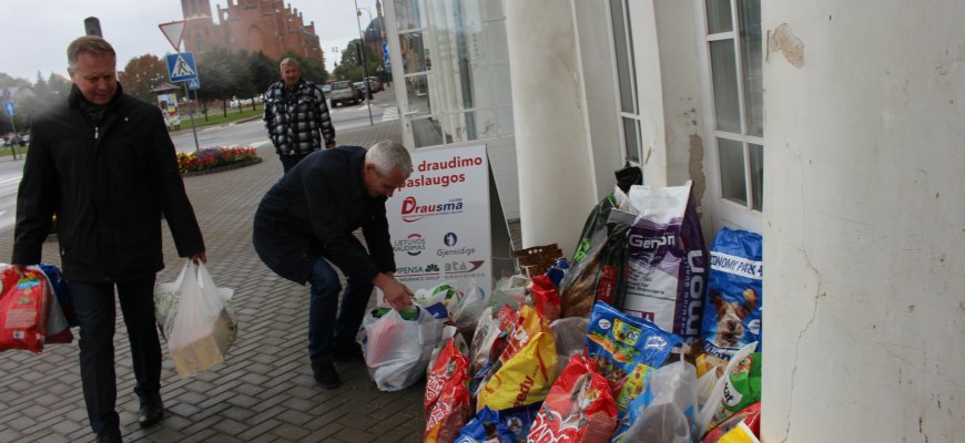 „Vieningi kartu“ suvienijo rokiškėnus kilniam tikslui – gyvūnams teko beveik pusė tonos maisto