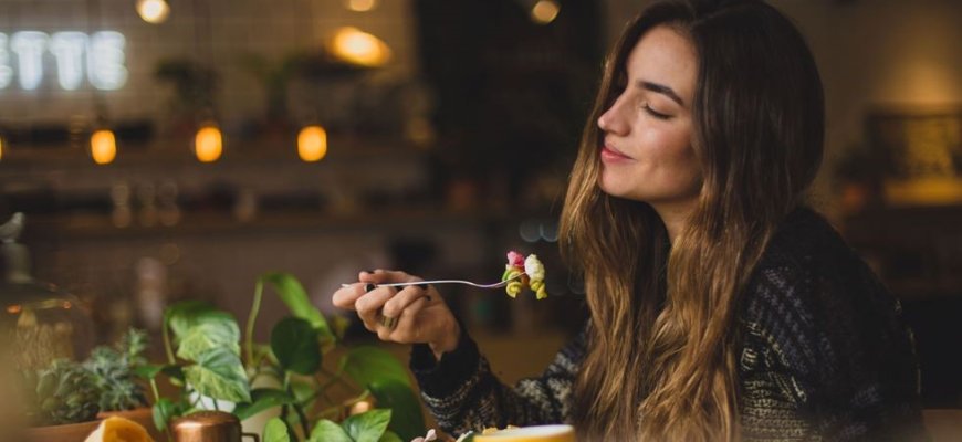 Kokią funkciją atlieka vitaminai B12?