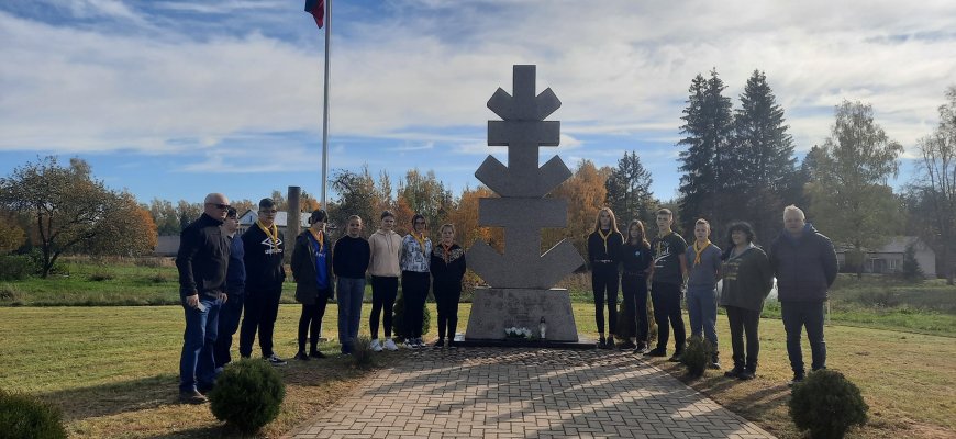 Spalio 18 d. Plunksnočių miške - gyvoji istorijos pamoka jaunimui (foto)