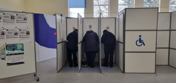 Rinkimų sekmadienis: Rokiškyje nušalinta neblaivi komisijos narė