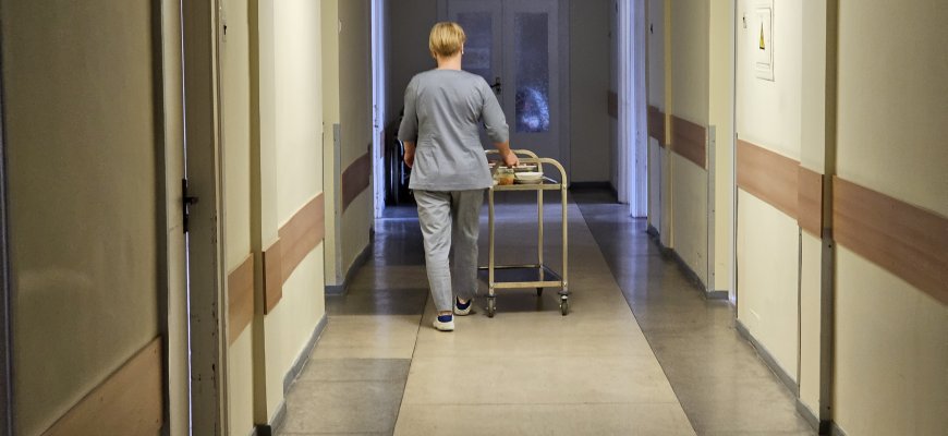 Medikai turės naujus įrankius kovai su agresyviais pacientais: vaizdo kameras ir galimybę neteikti jiems pagalbos