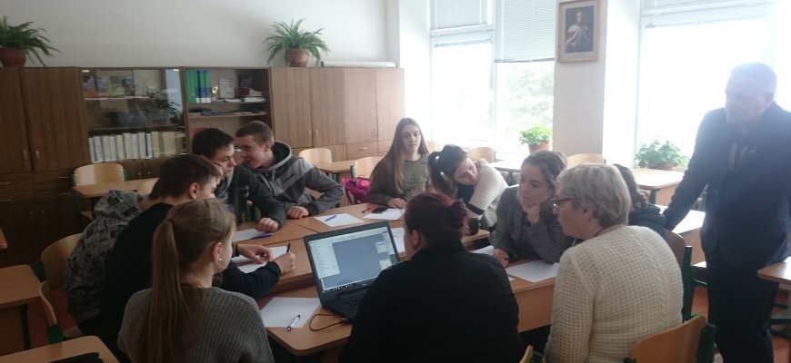 Obelių gimnazijos moksleiviai Vasario 16-ajai rengia laikraštį