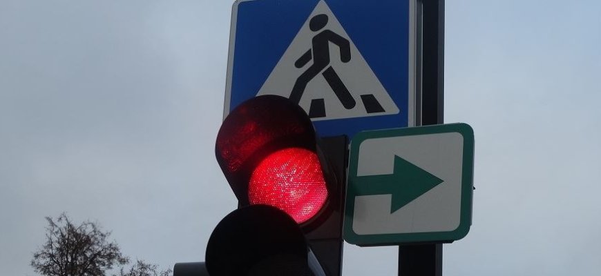 Vairuotojau, ar ne laikas perskaityti kelių eismo taisyklių?