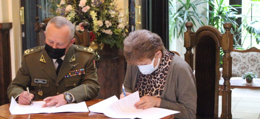 Krašto muziejus ir kariai savanoriai pasirašė bendradarbiavimo sutartį (foto +video)