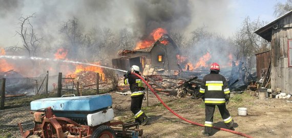 Ugniagesiai gelbėtojai įspėja: ugnis siaubia ištisus kaimus