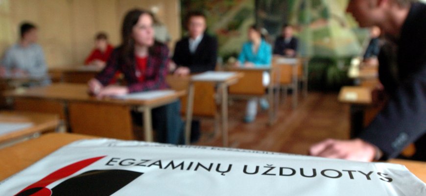 Prasideda pirmoji vienuoliktokų lietuvių kalbos ir literatūros egzamino dalis