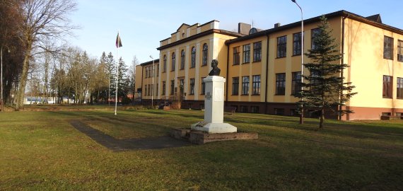 Saulės jėgainės – ant poliklinikos  ir Juozo Tumo-Vaižganto gimnazijos stogų