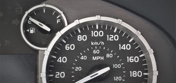 Taršių automobilių mokesčio projektas atidėtas
